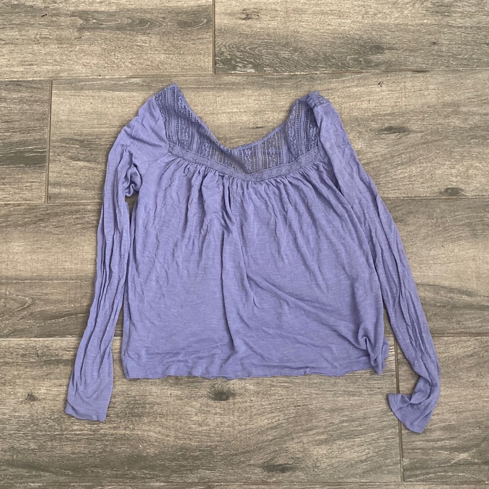 cute long sleeve, thin top, with lace trim